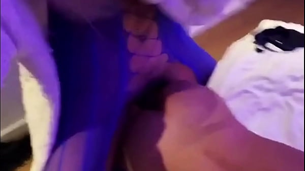 Download Video - ELA ME PEGOU POR TRAS E ME FODEU