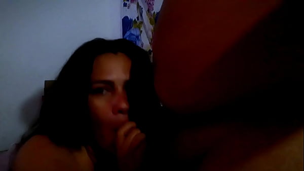Blowjob and Facial Cumshot: I suck my neighbor's cock until he cums in my mouth and my face, I'm not used to the taste of semen, I need to eat it more. Can you give me yours?