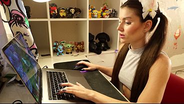 My stepsister helped me cum again during a computer game