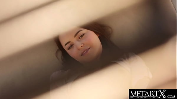 Watch this cute teen masturbating to an orgasm in the sunshine