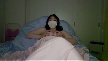 寝る前にオナニーで感じる人妻