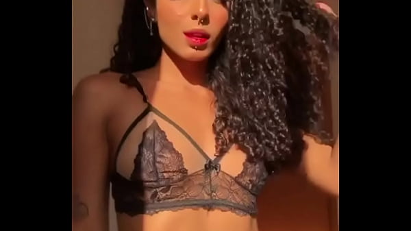 negrinha gostosa de sutia branco