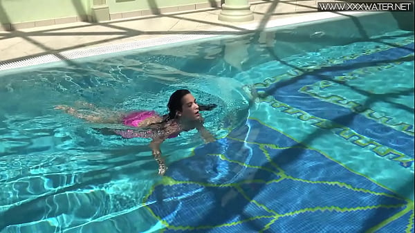 Jessica Lincoln swims sexy naked in the pool