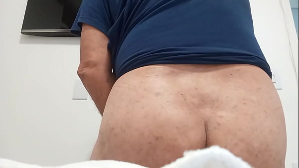 Download Video - Adoro arrega&ccedil;ar o meu cuzinho com consolo bem grosso&comma;que del&iacute;cia &commat;&excl;&excl;&excl;&excl;