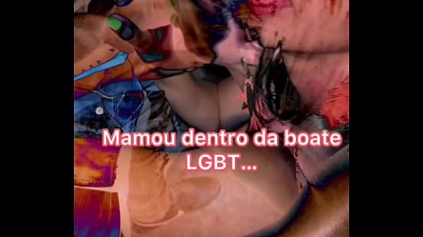 Belinha tomando leitinho na boate LGBT