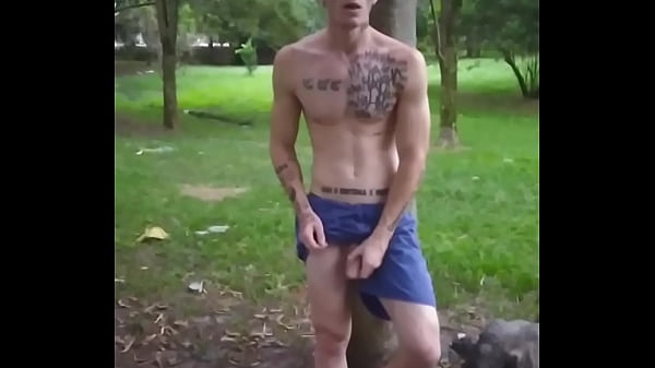 Punheta na praça em Taubaté