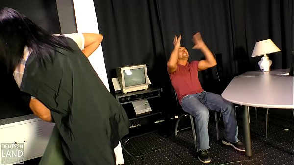 Download Video - Die Putze war schon vorbereitet-auf das der Job ihr nicht entgleitet