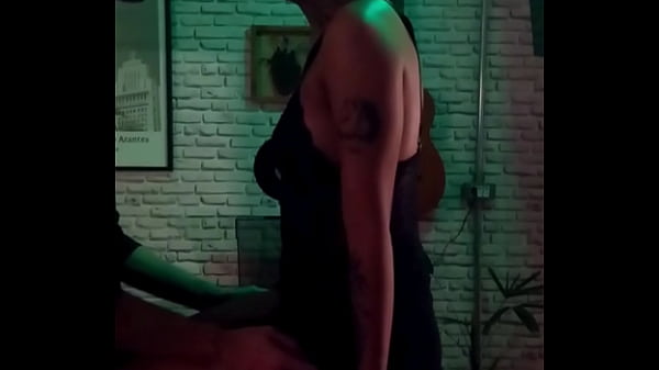 FIZ UMA MASSAGEM SENSUAL NA NOVINHA ROQUEIRA