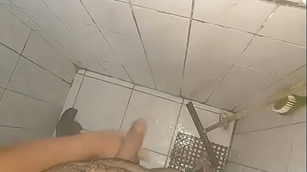 Download Video - Aliviando numa mijada gostosa - Pissing Hard