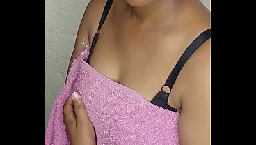 thumb pussy shining