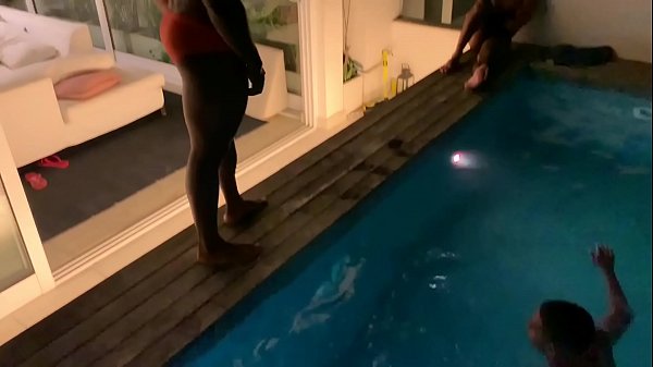 FODA COM TR&Ecirc;S NEGOES