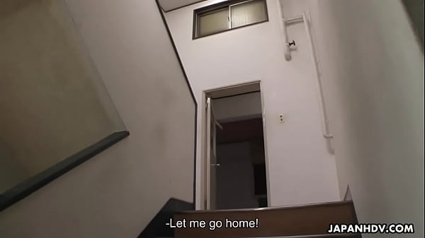 Asian prisoner sucking off the guard's penis