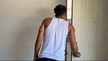 Mi esposo cornudo dej&oacute; que su mejor amigo me follara para pagar una deuda