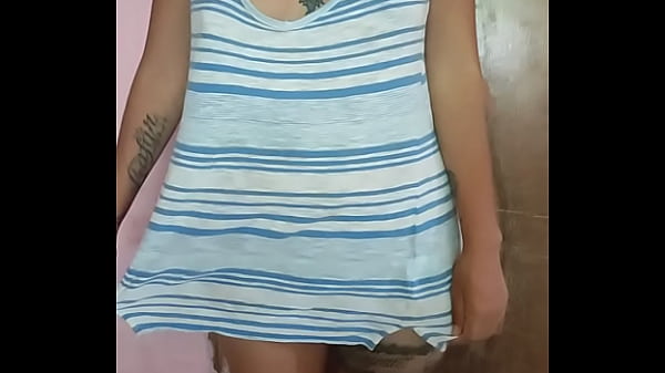 Flaquita mexicana mostrando su vestido