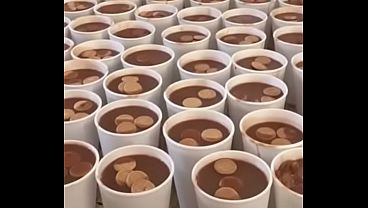 Negro mostr&aacute;ndose y present&aacute;ndose masturbaci&oacute;n