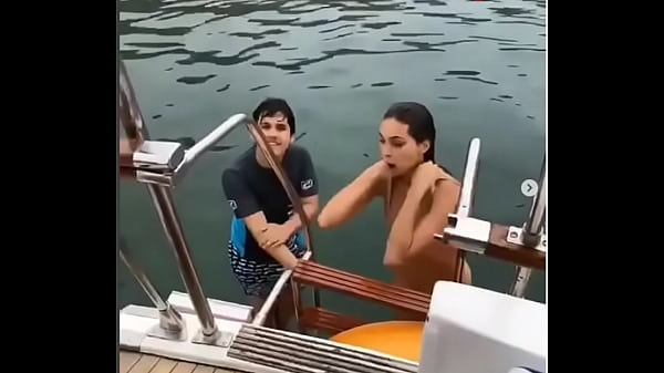thumb nat vertiz tits