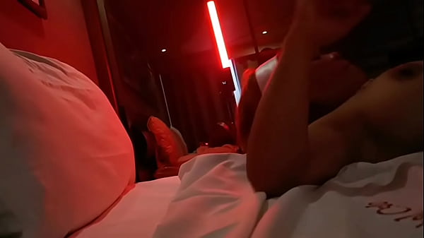 Esta vaca chichona le da su merecido a el lucha...