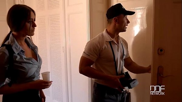 Download Video - Police woman gets double penetrated at crime scene