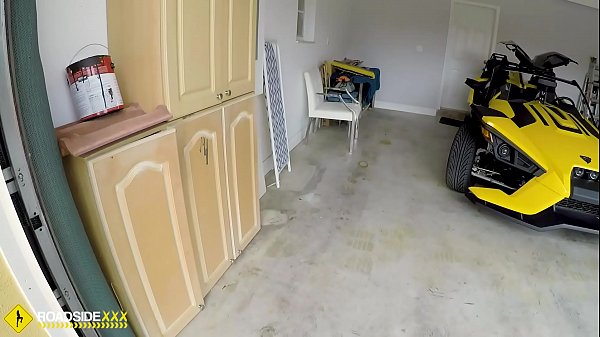 Download Video - Roadside - cheating gf fucks her mechanic for cash