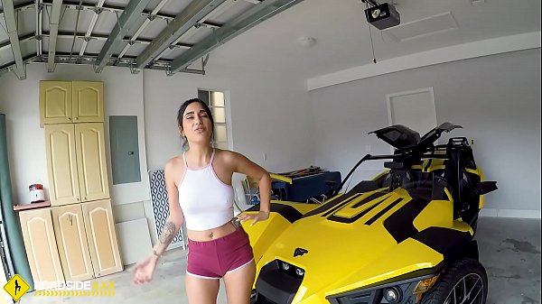 Roadside - cheating gf fucks her mechanic for cash
