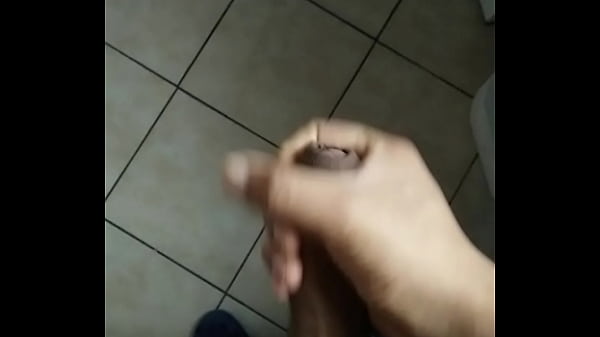 Masturbadose en el baño