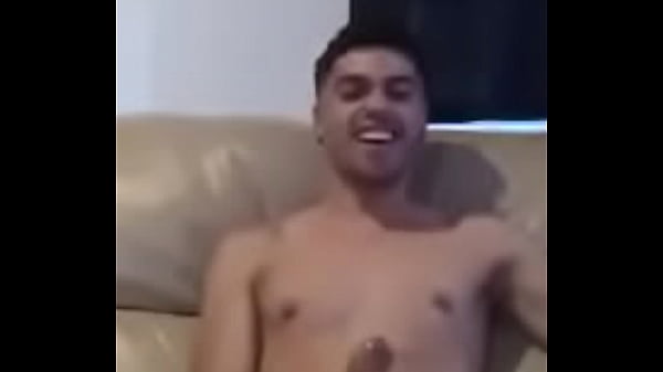 MACHO HÉTERO PAUSUDO GOZANDO MUITO