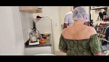 Vovozinha safada mostrando sua bunda linda branca