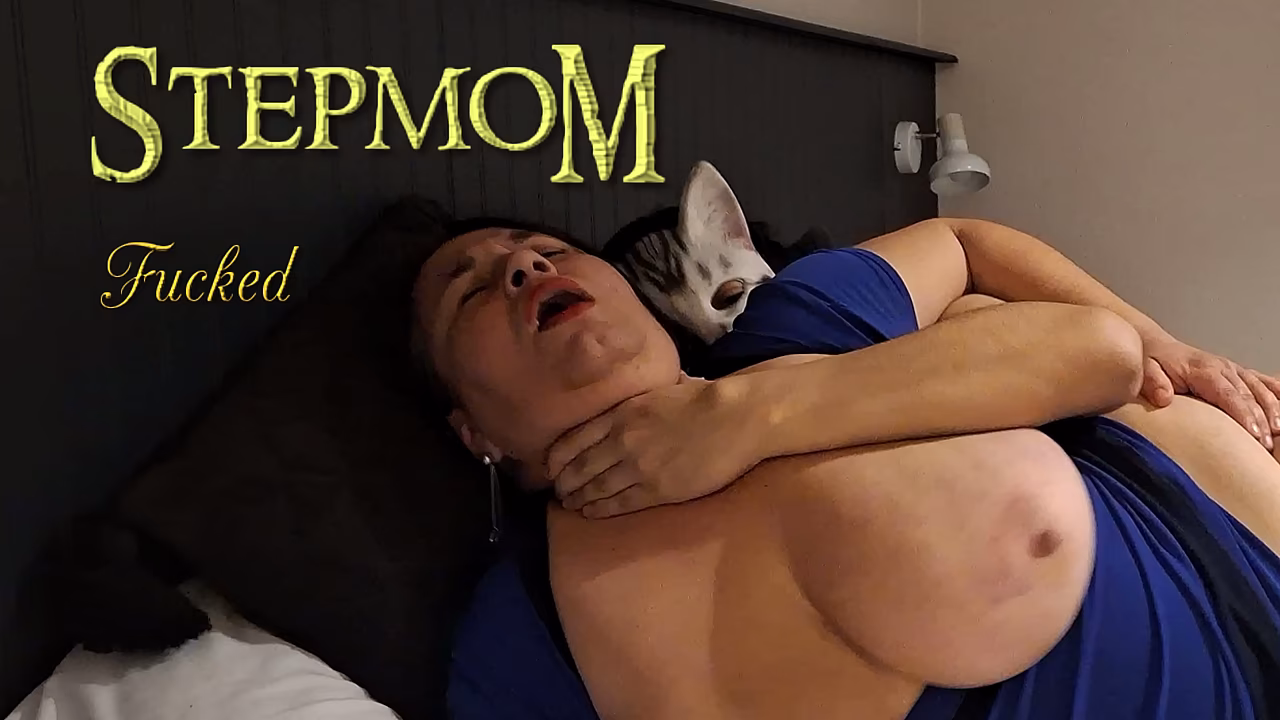 Funking Stepmom in bed - Video for Fans