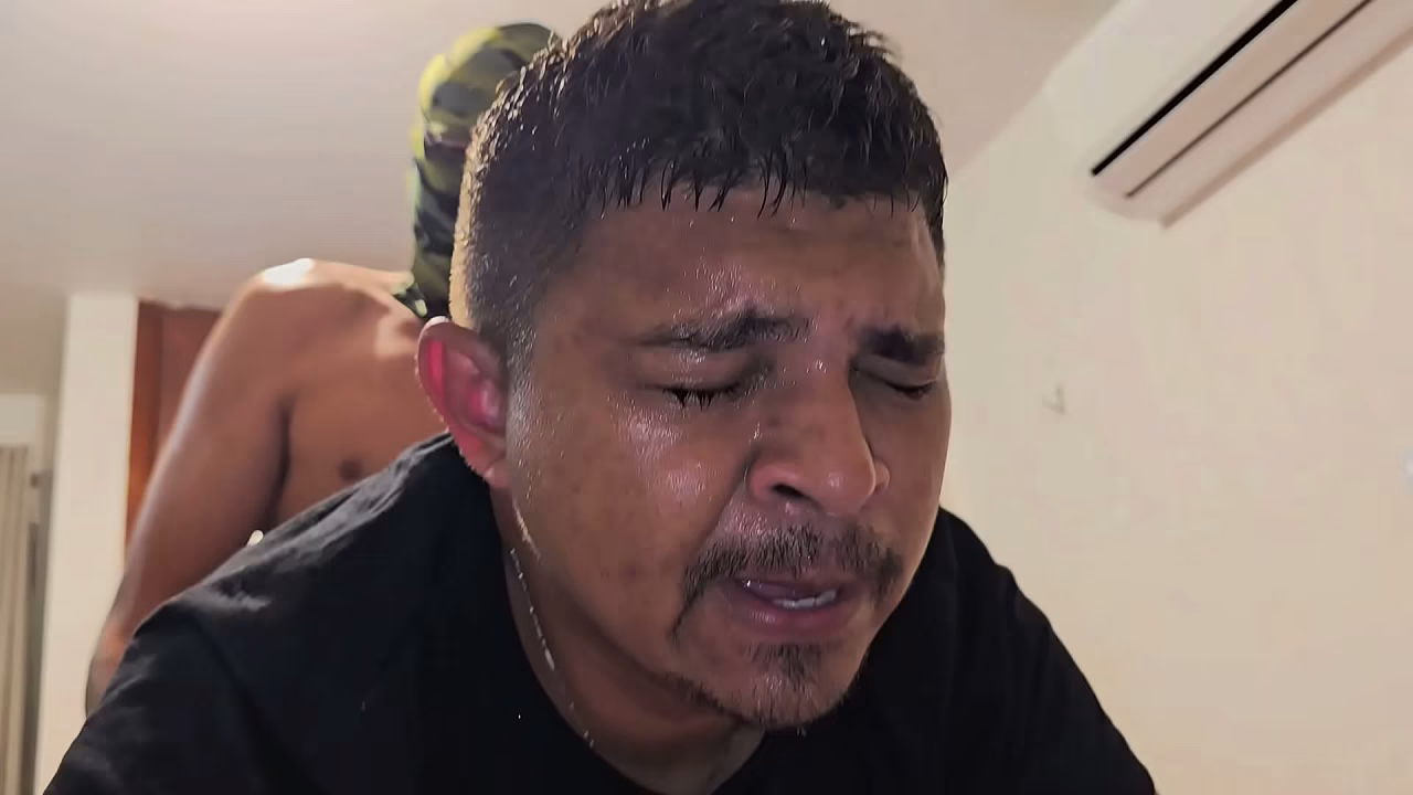 MECANICO PAGOU DIVIDA COM O SEU CU, FOI ARREGA&Ccedil_ADO POR TR&Ecirc_S DOTADOS.