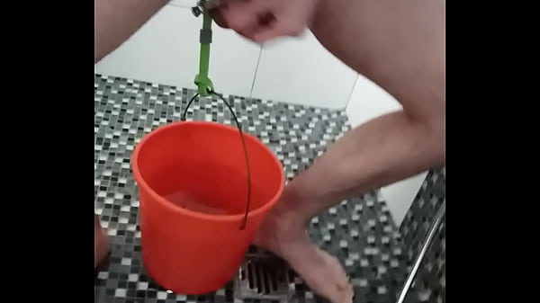 Bucket Challenge for the balls: Challenger Tast...