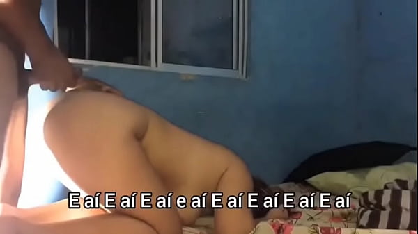 Meu marido me fez uma surpresa, mandou eu ficar de 4 e o amigo dele entrou em mim sem proteção, na pele
