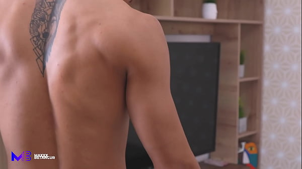 I fuck a big-ass MILF so she'll hire me as a model - Max Betancur & Monique
