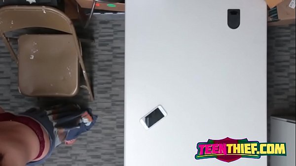 Luscious teen sucks to get herself out of trouble