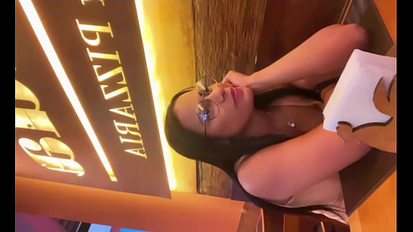 minha namorada estava com tanto tes&atilde;o q n&atilde;o quis esperar chegar em casa e transamos no estacionamento do restaurante