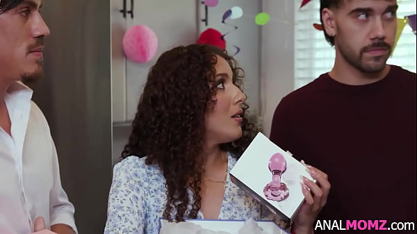 Download Video - Stepmom Happy Birthday Like Anal Sex