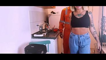 LOIRA GOSTOSA PAGA ENCANADOR COM SEXO | Stive feat Blonde Jacke - Prévia 01