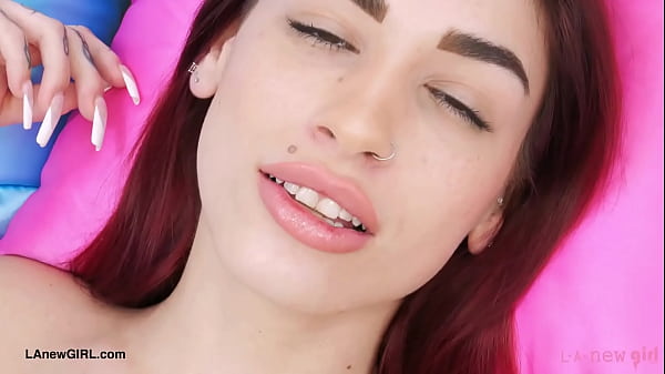 Striking red-haired beauty shows her sexy body