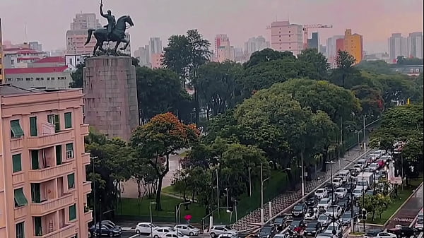 Coroa passivo de 70 anos ainda queima a rosca, ...