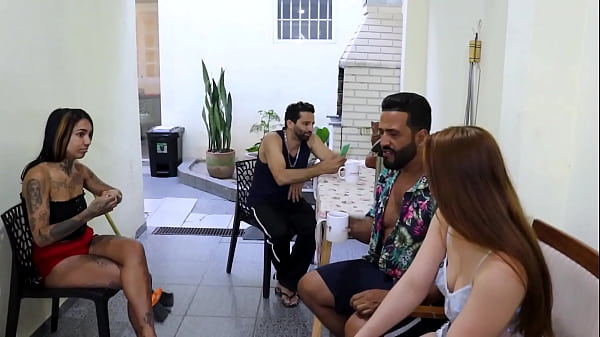 Download Video - Barracos proibidos na vizinhan&ccedil;a genro come inquilina o sogro pega no flagra