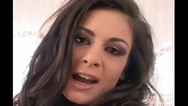 FILME COMPLETO: GORDINHA COM TES&Atilde;O | Gordinha gostosa foi viajar e conheceu dois negros com pau grande e deu a buceta e o cu para os dois. A BBW safada fez uma dupla penetra&ccedil;&atilde;o bem profunda e saiu da foda toda arrombada e muito feliz