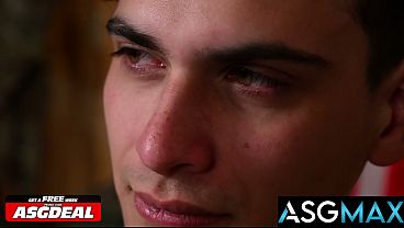 SERVICIO ACTIVO - El soldado Alec Vega es disciplinado por un sargento de gran pene.
                   SERVICIO ACTIVO - El soldado Alec Vega es disciplinado por un sargento de gran pene. muchos negros