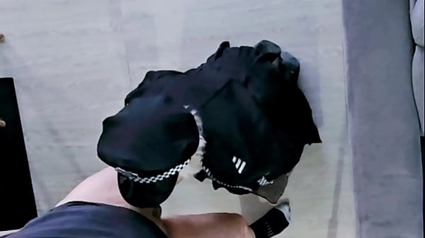 La policière aime sucer des bites