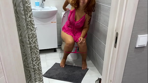 Stepson saw his stepmom pissing and she allowed him to fuck her ass in anal