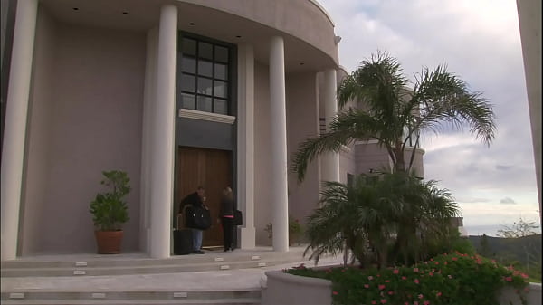 Haley Paige's Chef Delivers Hot Snacks And Gives Her A Hot Beef Injection