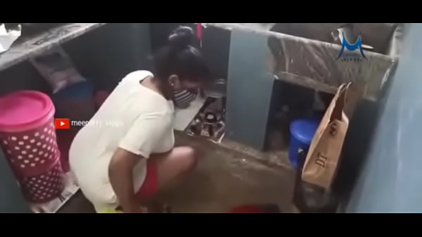 cleaning hot cleavage of mallu girl