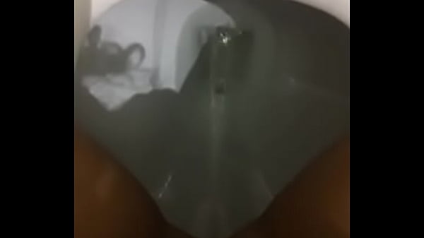thumb pissing