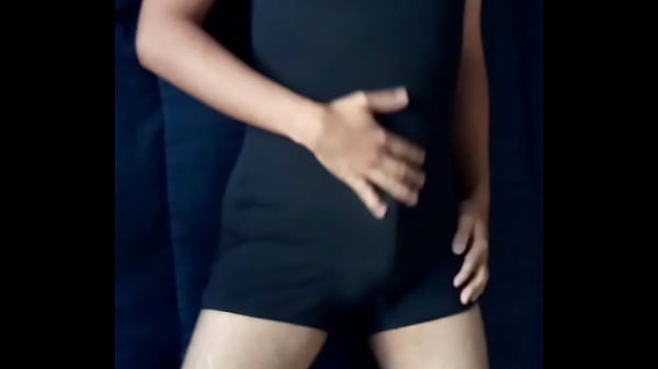 Mi verga durísima en traje de baño completo de ...