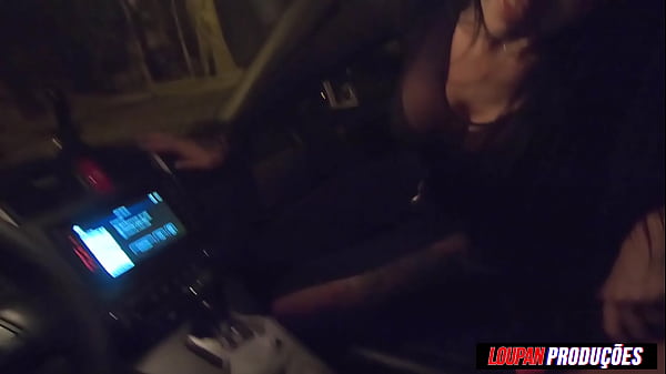 SAFADA engolindo gozo no carro | Carona Erotica...