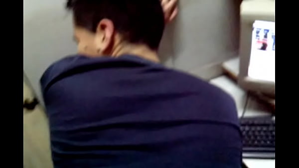 Follando rico en cabina de internet