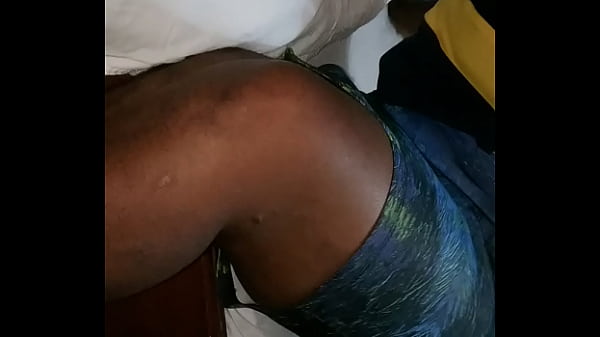Twerking African lady in the bed